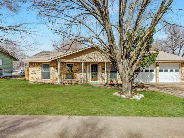 1100 Colony North Dr