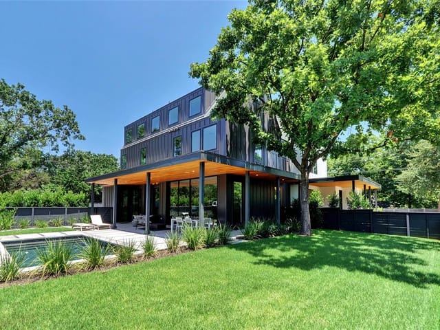 1100 Juanita St