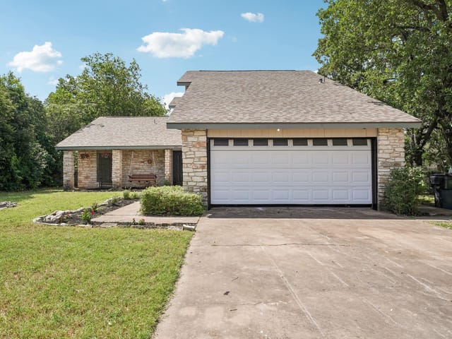1100 Riverbend DR