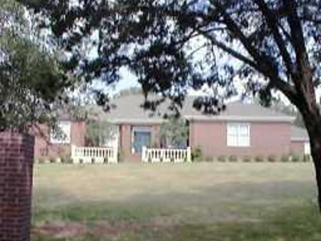 1100 ROCK CLIFF DR
