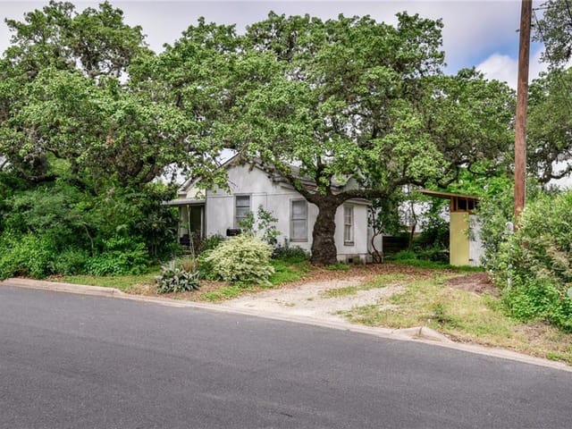 1100 W MARY St