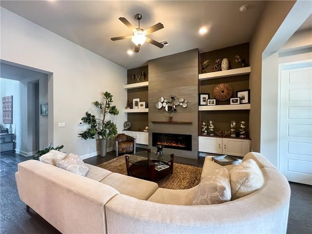 11001 Cut Plains Loop