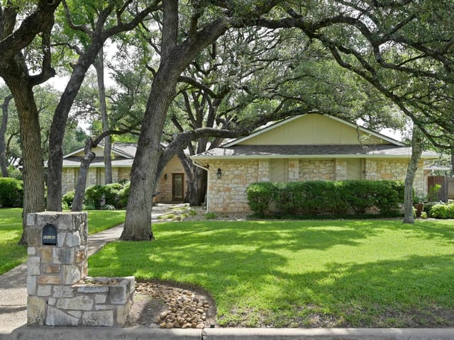 11001 Spicewood Club DR