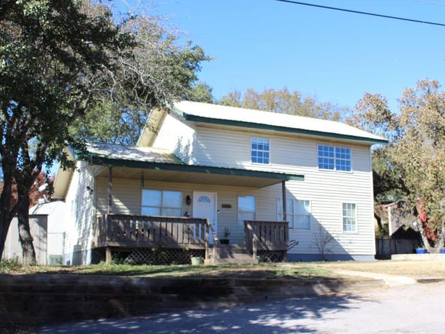 11004 Elm ST