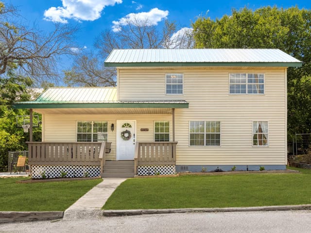 11004 Elm St
