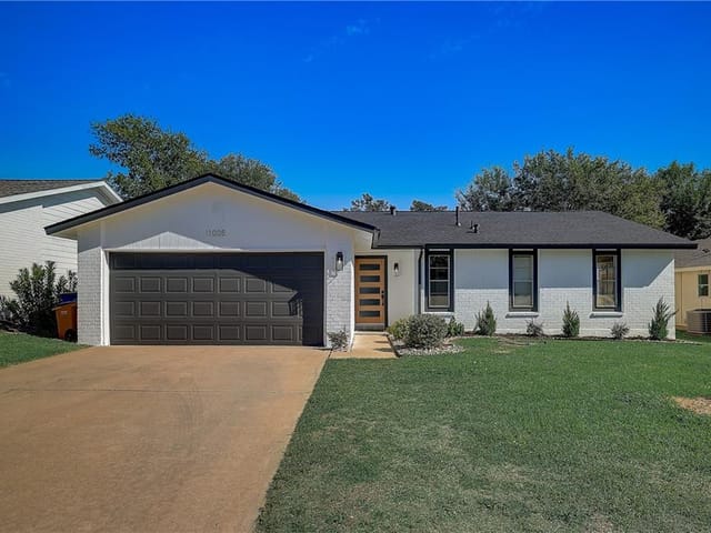 11005 Applewood Dr