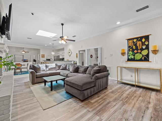 11009 Pinehurst DR