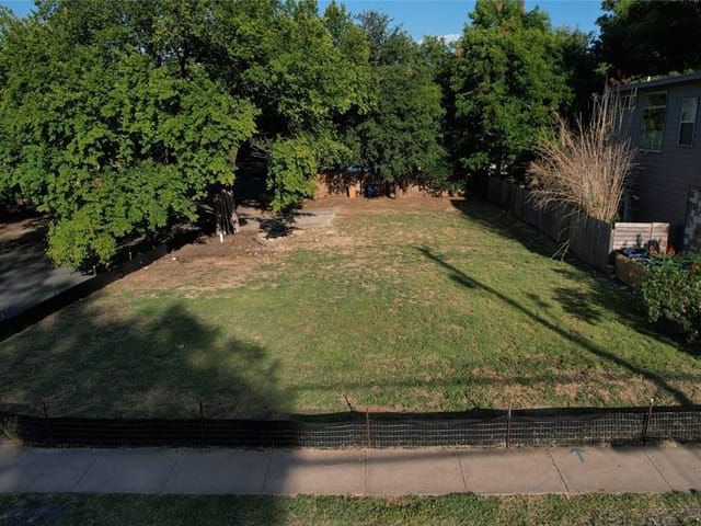 1101 Kinney Ave