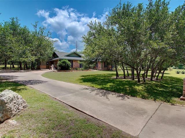 1101 Lisa Dr