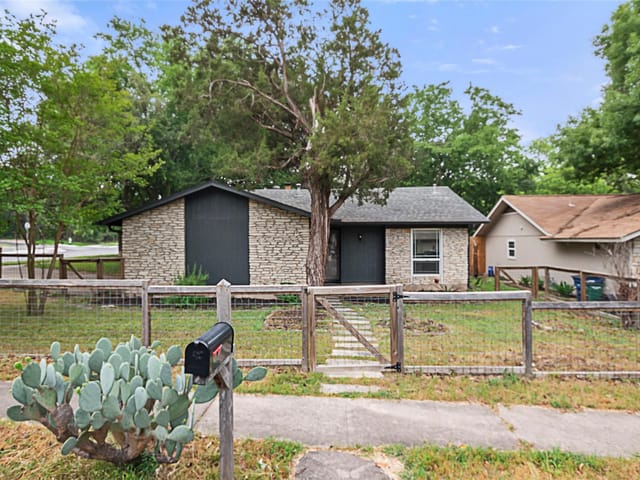 1101 Spearson Ln