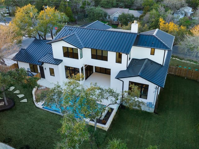 1101 Village West Dr