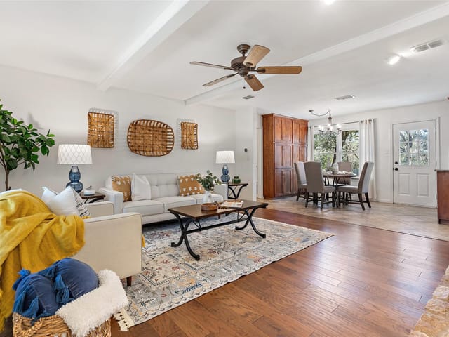 11013 Oak View Dr