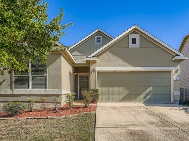 11017 Roderick Lawson LN