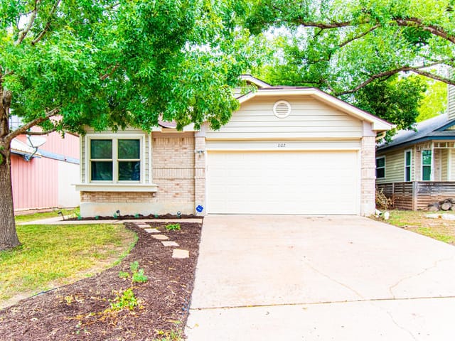 1102 Gatehouse Dr