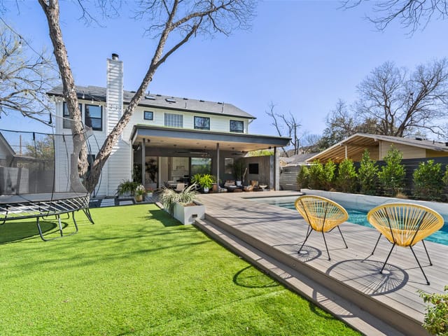1102 Kinney Ave