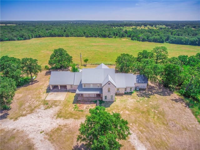 1102 Private Road 3162
