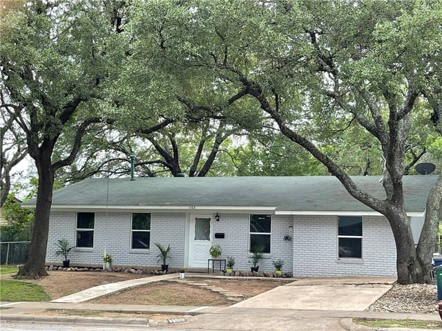 1103 Colony North Dr