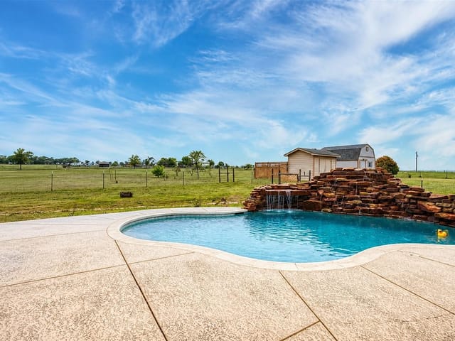 1103 County Road 149