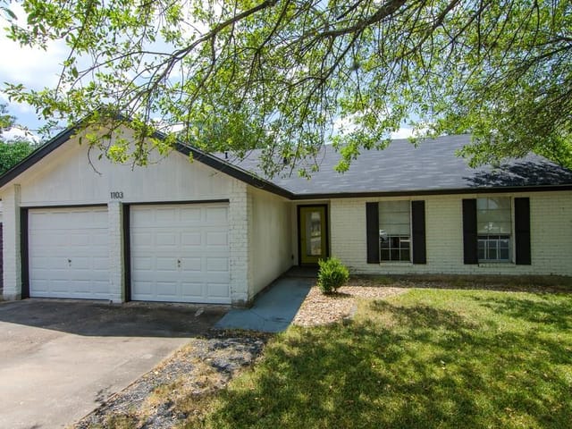 1103 Echo Ln
