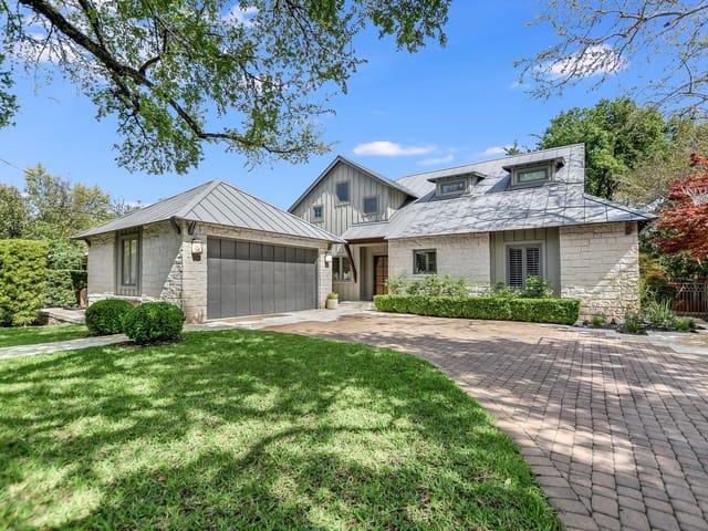 1103 Meriden LN