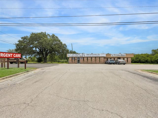 1103 N Sarah Dewitt DR