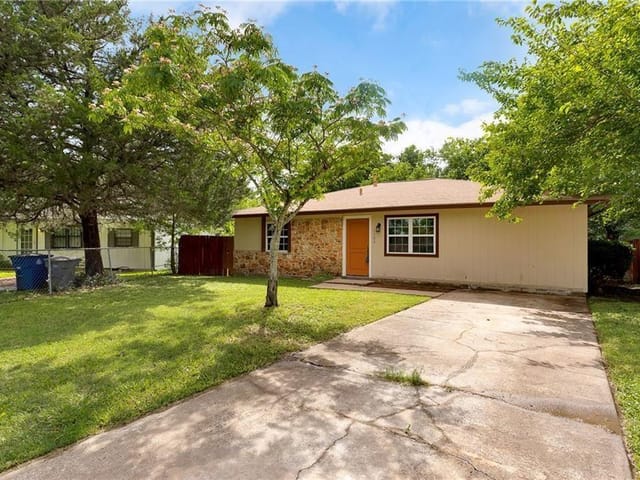 1104 Brookswood Ave
