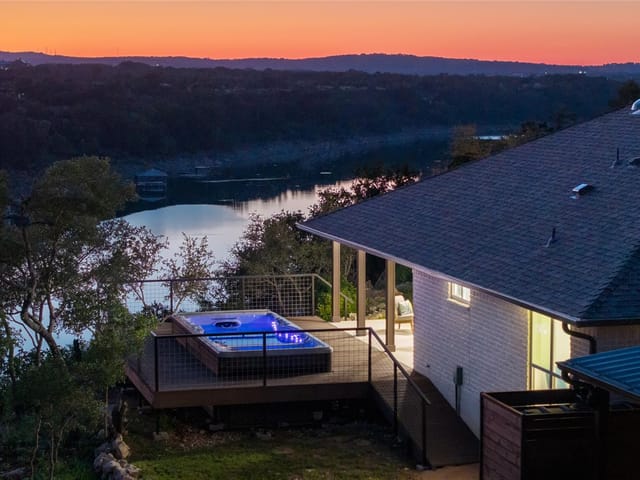 1104 Cliffview DR