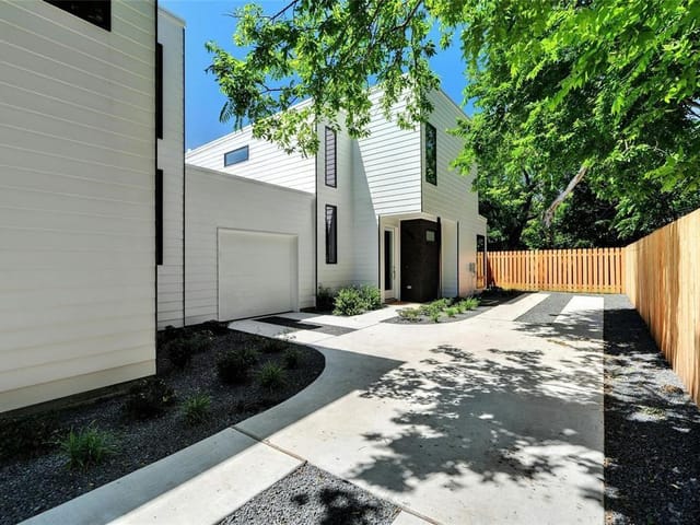 1104 Justin Ln Unit #B