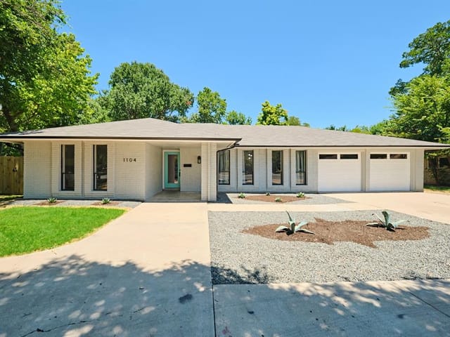 1104 Little Elm Park