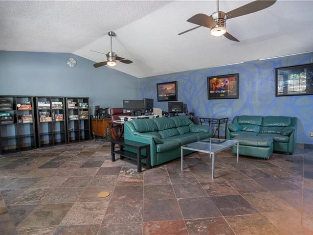 1104 Neans Dr