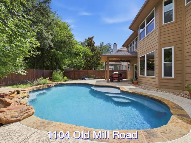 1104 Old Mill RD