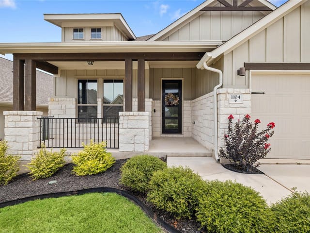 1104 River Vista Rd