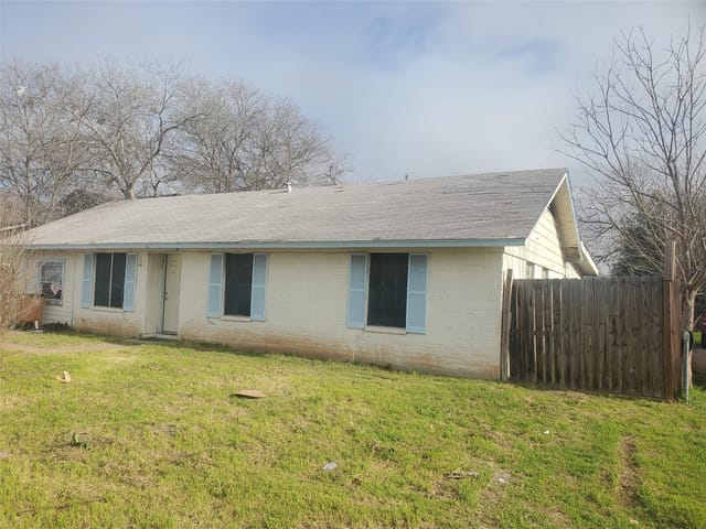 1104 S MEADOWS Dr
