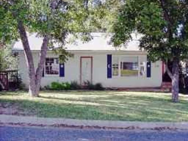 1104 UPLAND DR