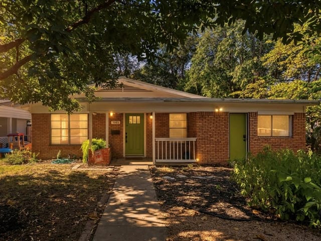 1105 Alegria RD