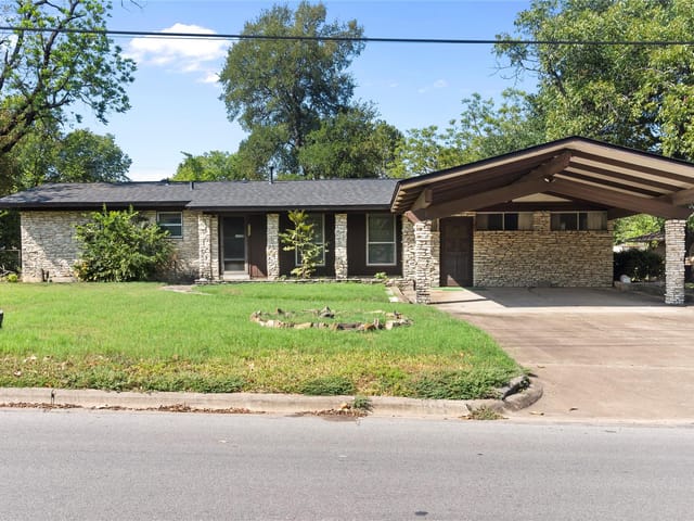 1105 E Applegate Dr