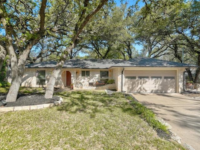 1105 N Riviera CIR