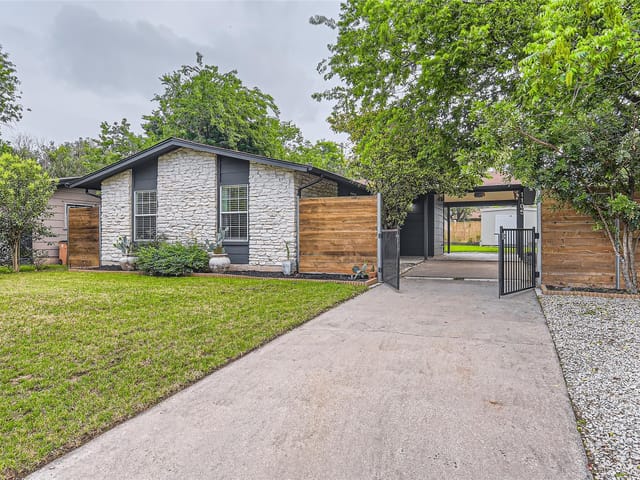 1105 Sahara Ave