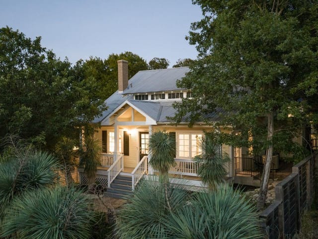 1105 Travis Heights BLVD