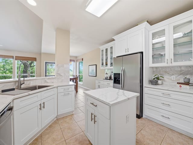 1106 CAMDEN CV