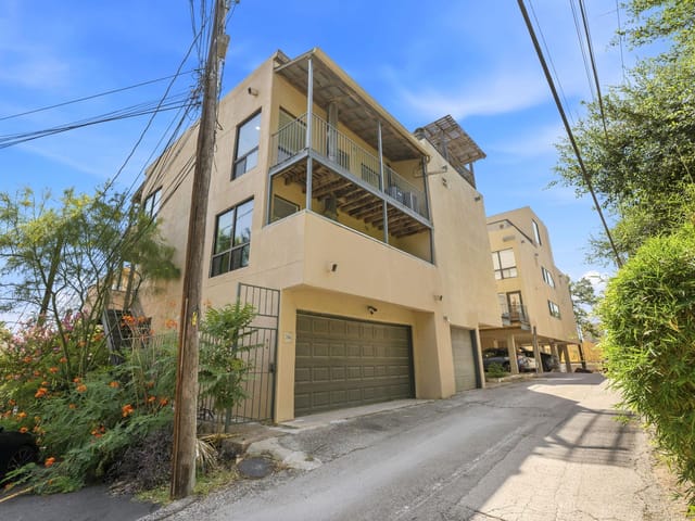 1106 W 6th ST Unit #206
