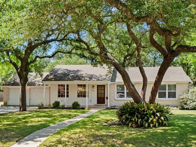 1107 Live Oak ST
