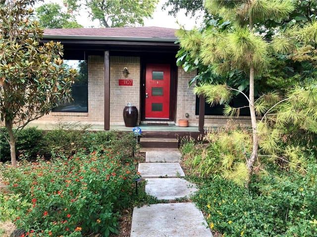 1107 N Bend Dr