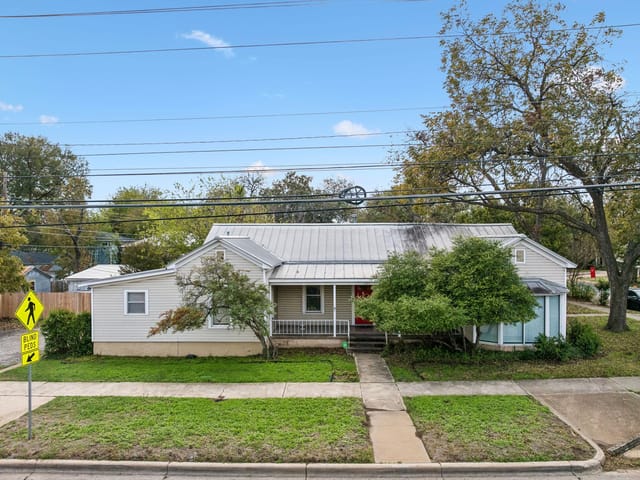 1107 W 45th St W