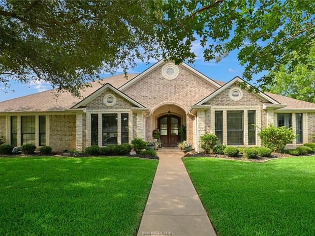 1108 Honeysuckle LN