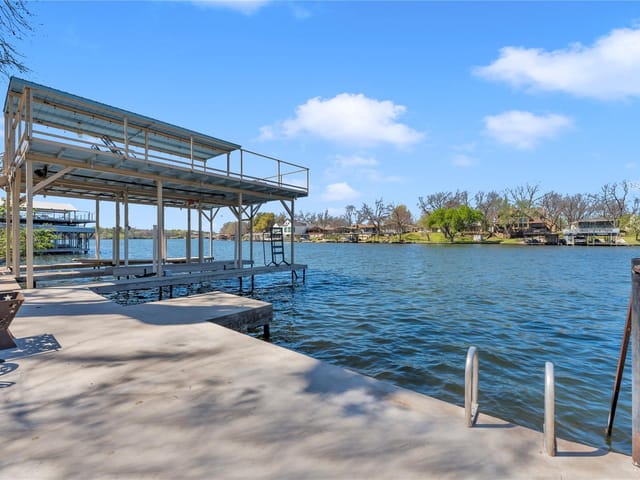 1108 S Lakeside Dr