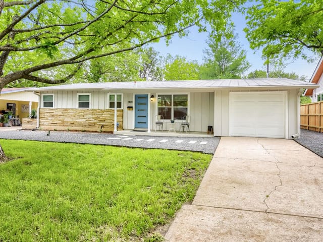 1109 Fieldcrest Dr
