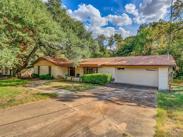 1109 Hollybluff ST