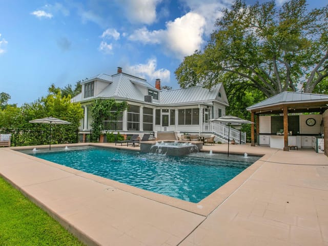 1109 Pecan ST