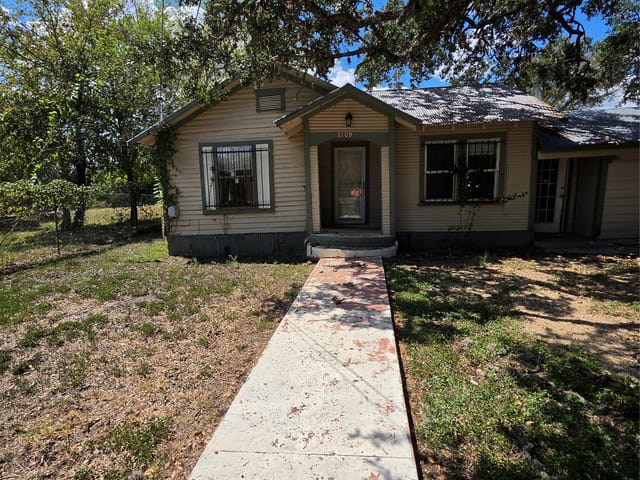 1109 Pecos ST